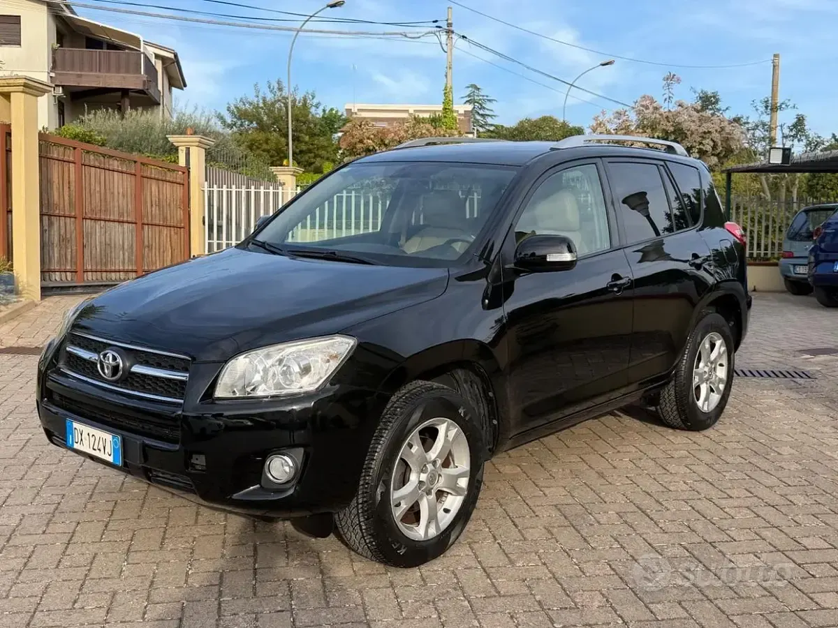 Begagnad Toyota RAV4 Luxury 150 HK (110 kW) 2010 Svart SUV