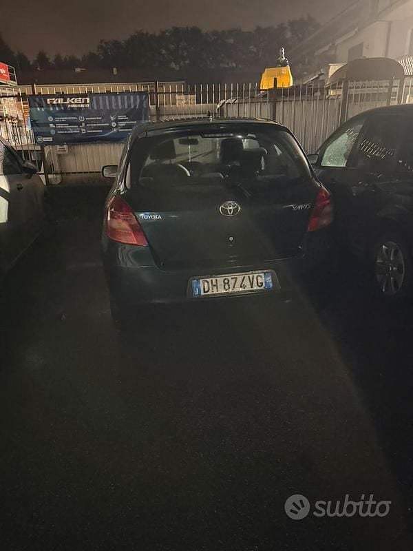 Usata Toyota Yaris 69 CV (50 kW) 2007 Verde Utilitaria