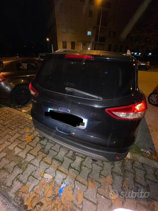 Usata Ford Kuga 140 CV (102 kW) 2014 Nero SUV