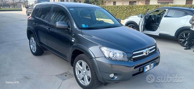 Usata Toyota RAV4 Luxury 177 CV (130 kW) 2008 Grigio SUV