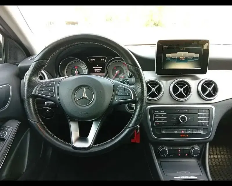 Usata Mercedes GLA220 177 CV (130 kW) 2016 Grigio SUV