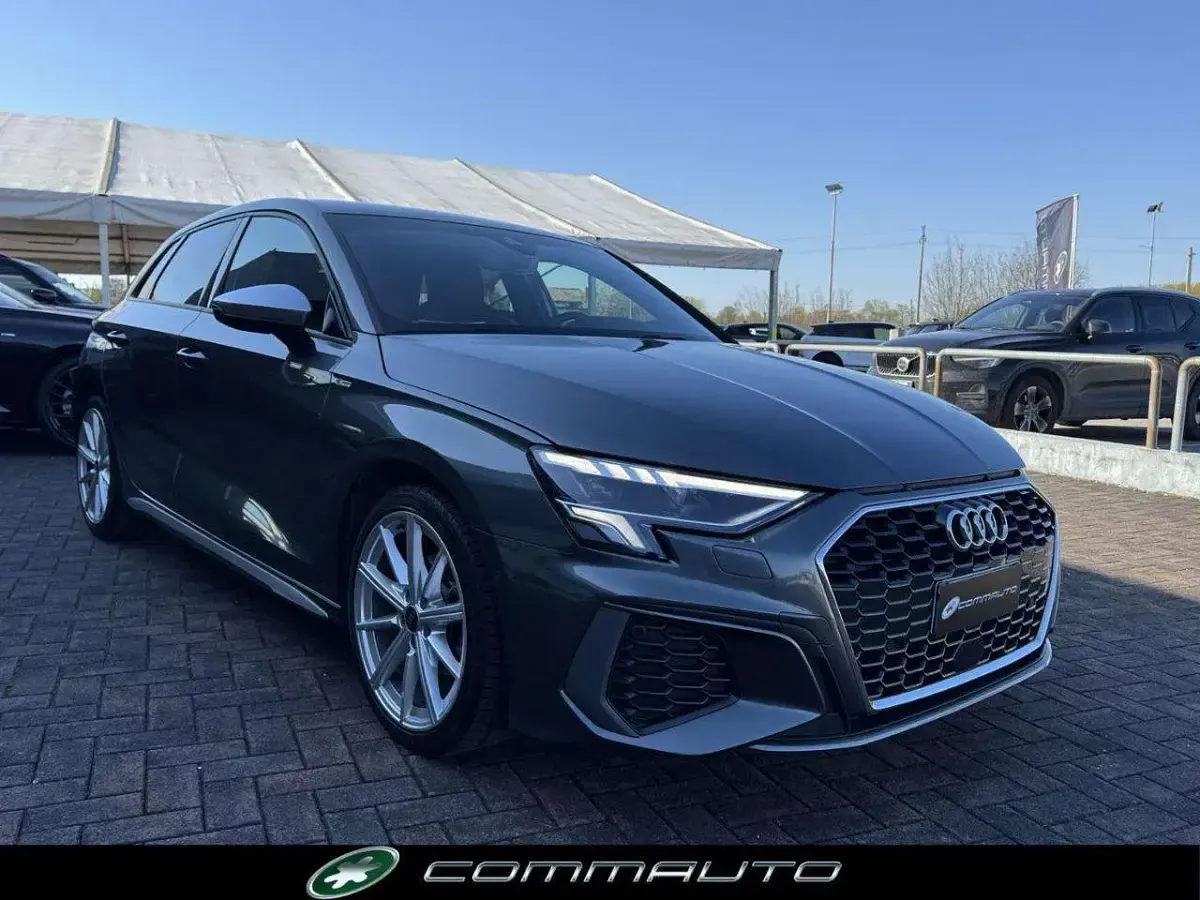 Usata Audi A3 S-Line 150 CV (110 kW) 2023 Grigio scuro Berlina