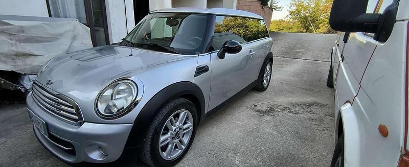 Usata 2010 Mini Cooper D Clubman Station wagon | 4500 € (Buon prezzo) - Immagine 1/4