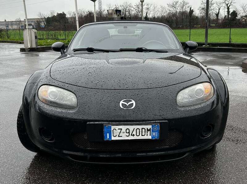 Usata Mazda MX5 High 126 CV (92 kW) 2006 Nero Cabrio