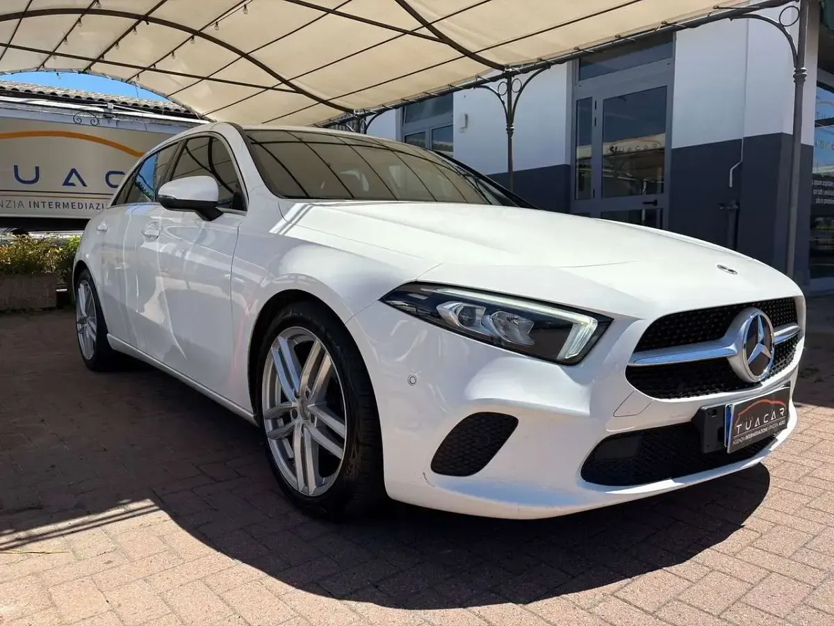 Usata Mercedes A180 Business 116 CV (85 kW) 2021 Bianco Berlina