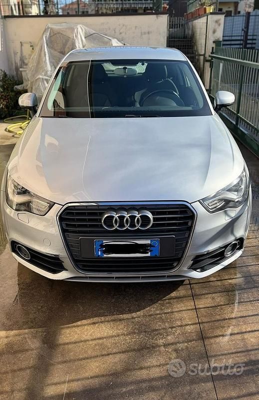 Grigio Usata 2011 Audi A1 Comfort Due volumi | 8500 € (Ottimo prezzo) - Immagine 1/4