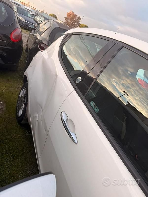 Usata Lancia Ypsilon 69 CV (50 kW) 2016 Utilitaria