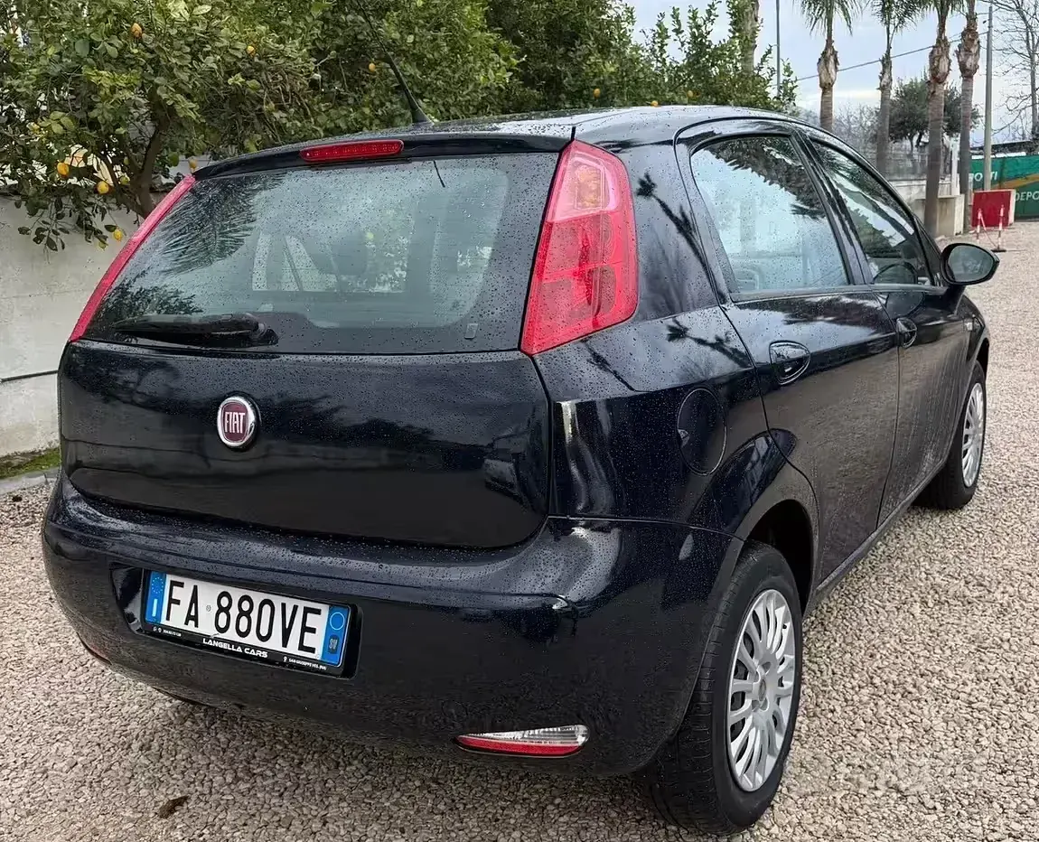Usata Fiat Punto Lounge 70 CV (51 kW) 2015 Nero Utilitaria