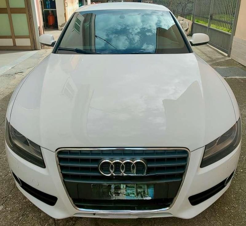 Usata 2011 Audi A5 Ambiente Coupé | 8250 € (Buon prezzo) - Immagine 1/4