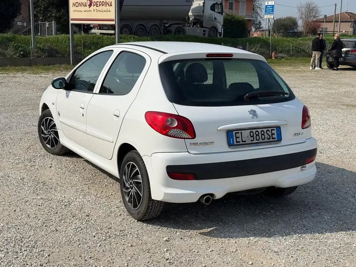 Usata Peugeot 206 57 CV (41 kW) 2012 Bianco Berlina