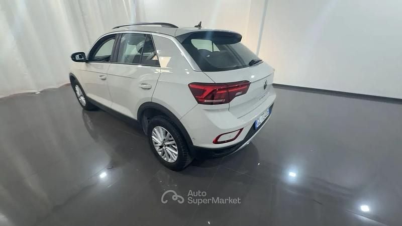 Usata VW T-Roc Life 110 CV (80 kW) 2022 Argento SUV