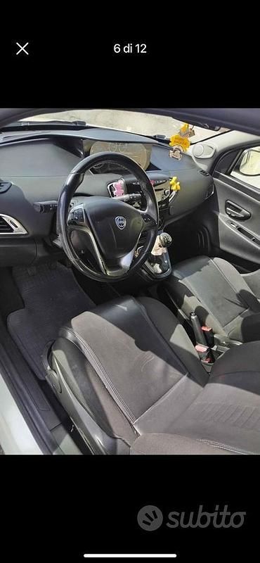 Usata Lancia Ypsilon 95 CV (69 kW) 2011 Bianco Utilitaria