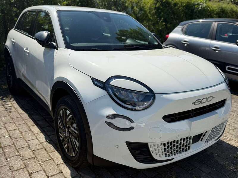 Usata Fiat 600 100 CV (73 kW) 2024 Beige