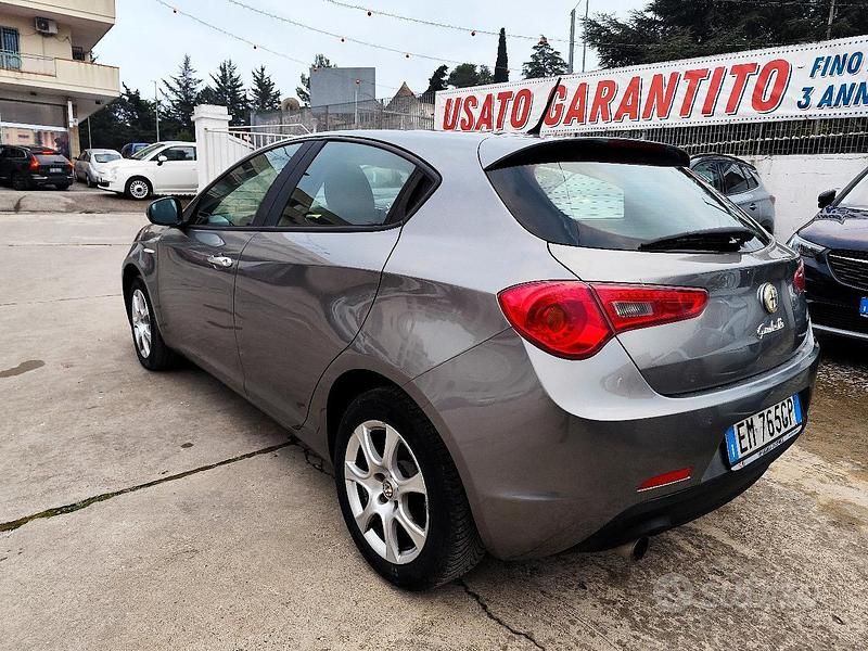 Usata Alfa Romeo Giulietta 109 CV (80 kW) 2011 Grigio Utilitaria