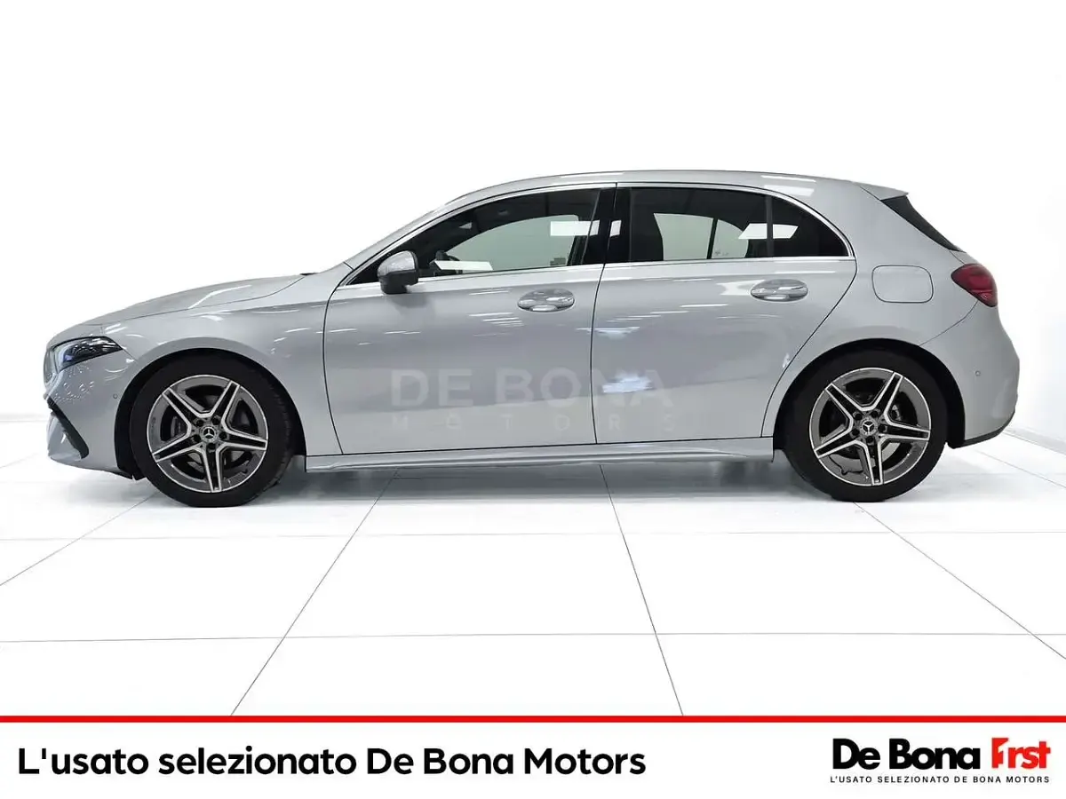 Usata Mercedes A180 AMG Line Premium 136 CV (100 kW) 2025 Argento Utilitaria