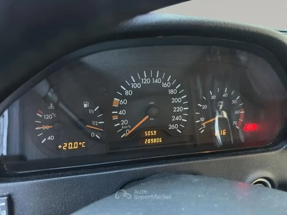 Usata Mercedes C200 Elegance 192 CV (141 kW) 1997 Grigio Berlina
