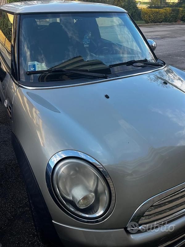 Usata Mini Cooper D 111 CV (81 kW) 2011 Oro Utilitaria