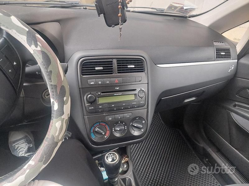 Usata Fiat Punto 77 CV (56 kW) 2007 Grigio Utilitaria