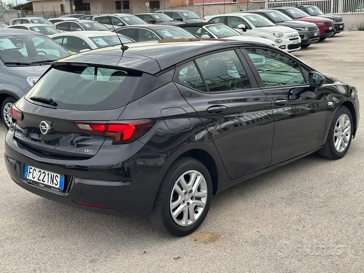 Usata Opel Astra 110 CV (80 kW) 2016 Nero Berlina