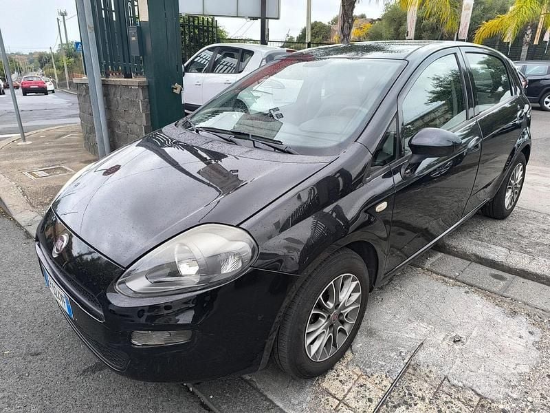 Nero Usata 2013 Fiat Punto Lounge Due volumi | 4200 € (Buon prezzo) - Immagine 1/4