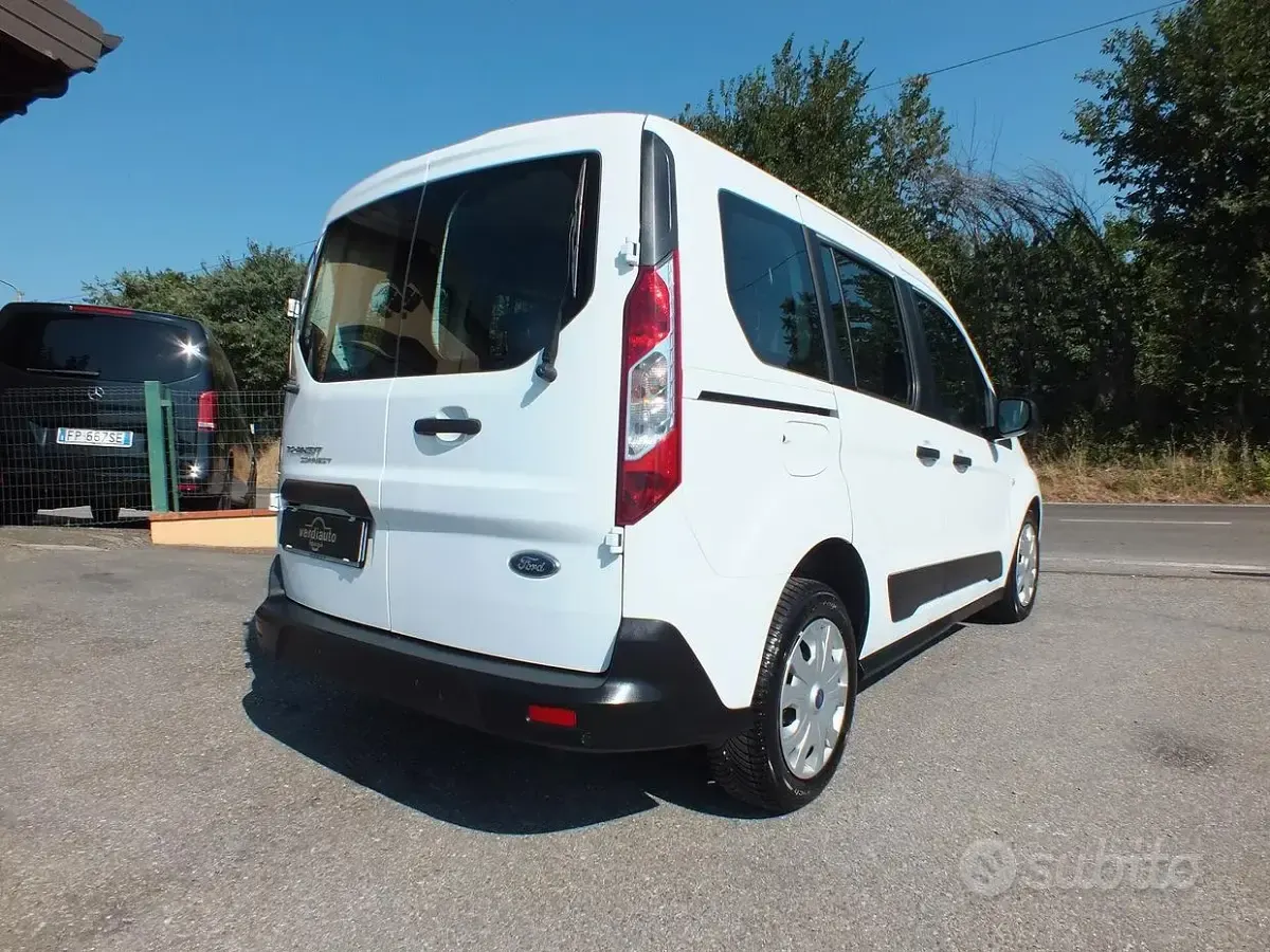 Usata Ford Tourneo 101 CV (74 kW) 2021 Bianco Monovolume