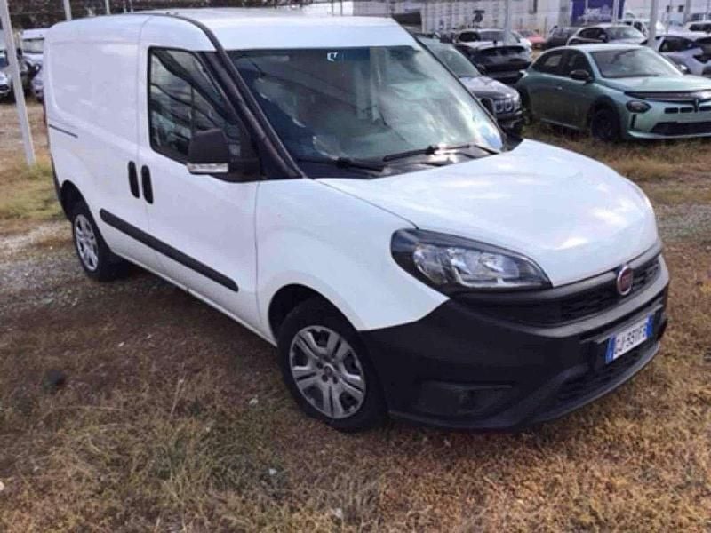 Bianco Usata 2022 Fiat Doblò Monovolume | 11.200 € (Buon prezzo) - Immagine 1/4