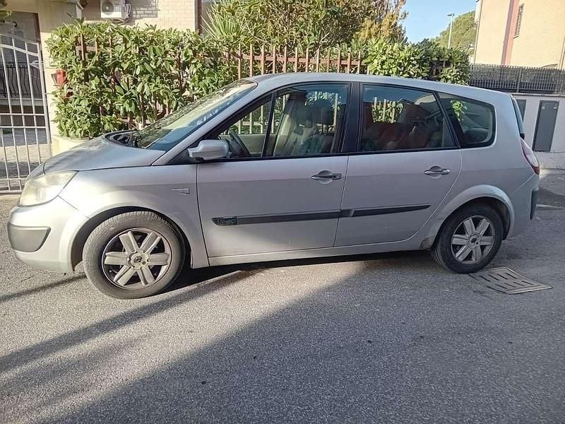 Usata Renault Scénic II Dynamique 120 CV (88 kW) 2005 Argento Monovolume
