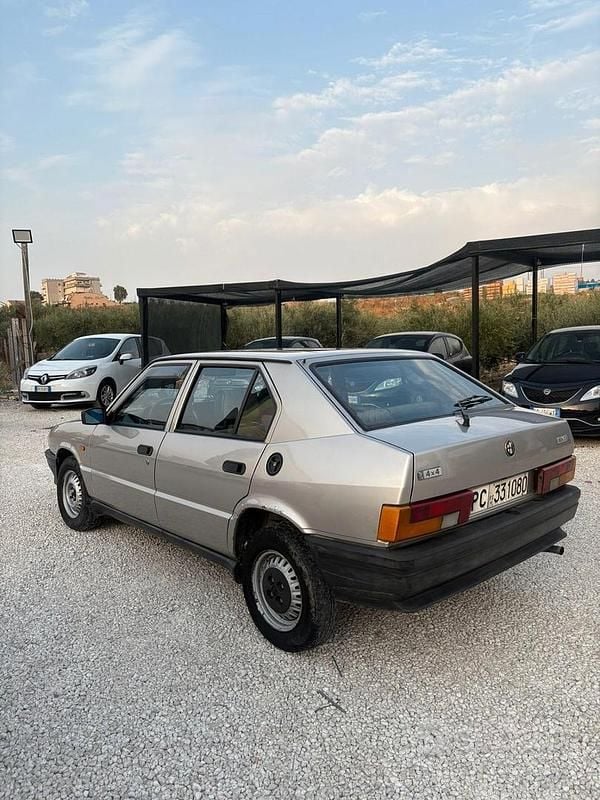Usata Alfa Romeo 33 95 CV (69 kW) 1986 Grigio Berlina