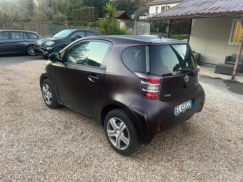 Usata Toyota iQ Sol 68 CV (50 kW) 2010 Nero Utilitaria