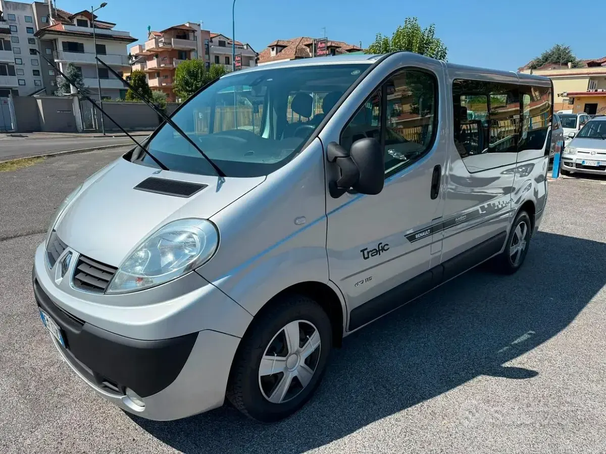 Usata Renault Trafic 115 CV (84 kW) 2012 Grigio Monovolume