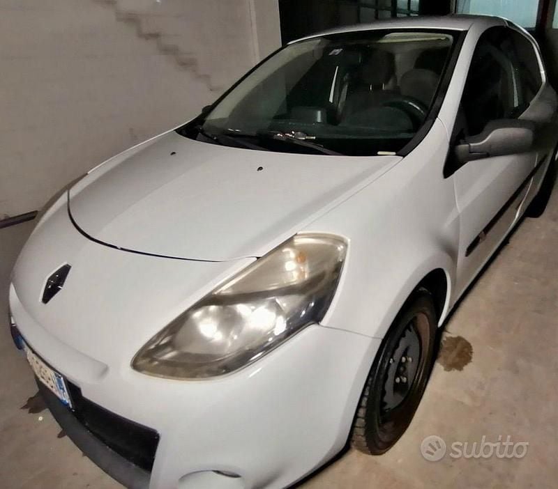 Usata Renault Clio II 100 CV (73 kW) 2010 Bianco Berlina