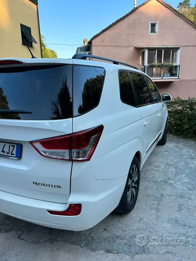 Usata SsangYong Rodius 178 CV (130 kW) 2016 Bianco Monovolume