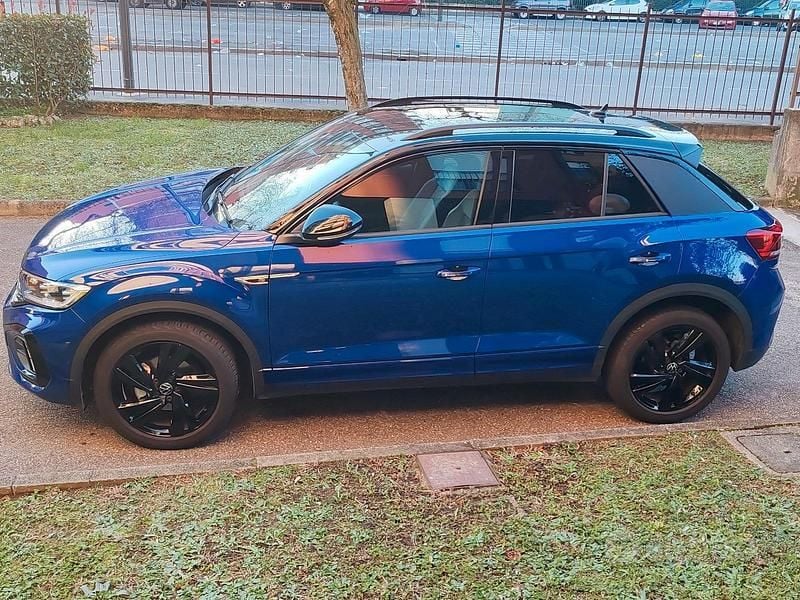 Usata VW T-Roc R-line 116 CV (85 kW) 2024 Blu SUV