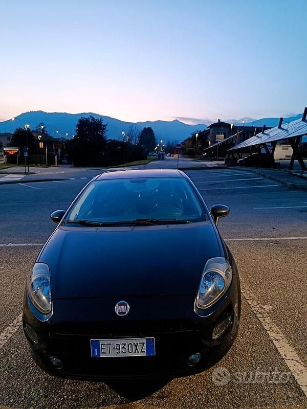 Usata Fiat Punto 77 CV (56 kW) 2015 Nero Utilitaria