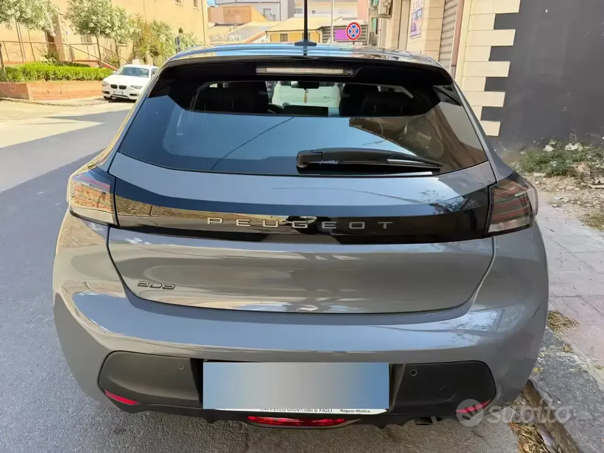 Usata Peugeot 208 Active 101 CV (74 kW) 2024 Grigio Utilitaria