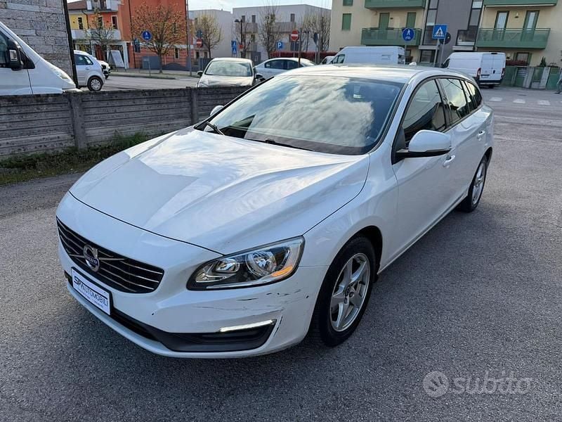 Usata Volvo V60 115 CV (84 kW) 2014 Bianco Station wagon