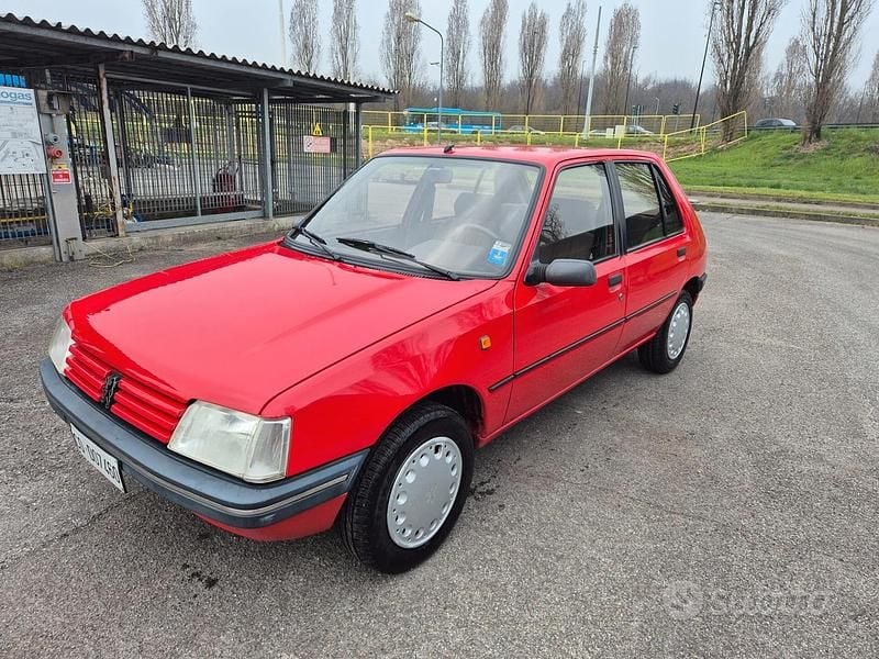 Usata Peugeot 205 88 CV (64 kW) 1992 Rosso Berlina