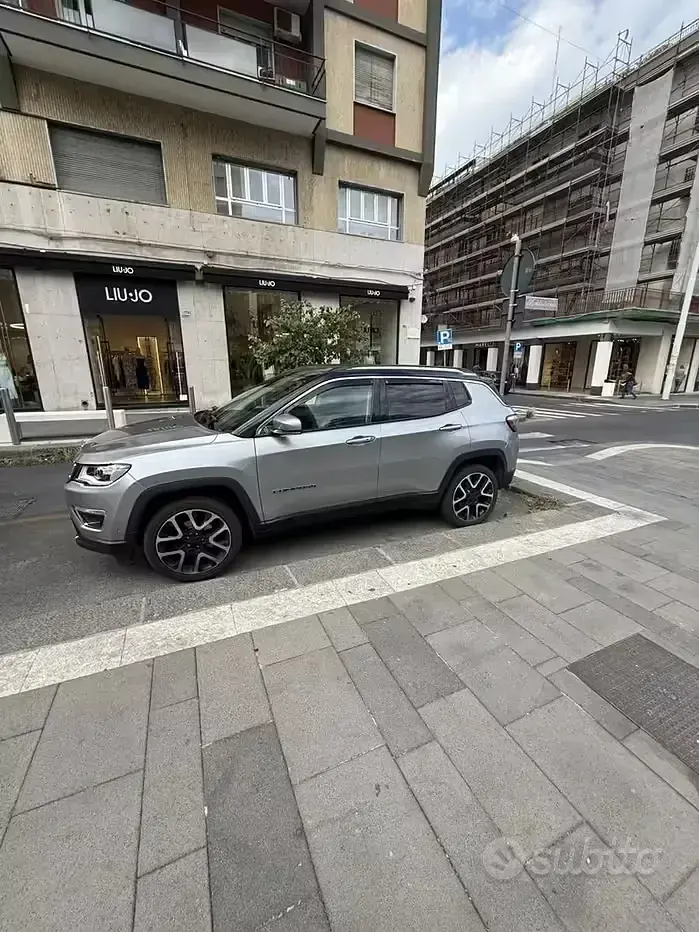 Usata Jeep Compass 170 CV (125 kW) 2019 Grigio SUV