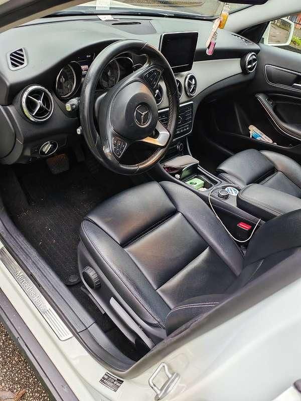 Usata Mercedes GLA180 Business 109 CV (80 kW) 2016 Bianco SUV