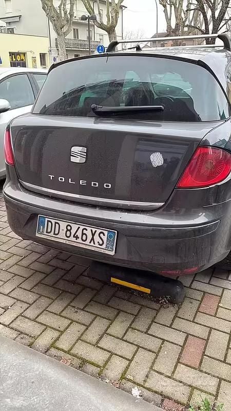 Usata Seat Toledo 73 CV (53 kW) 2006 Nero Utilitaria