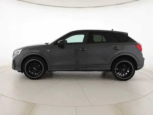 Usata Audi Q2 Ambiente 150 CV (110 kW) 2023 Grigio daytona perlato SUV