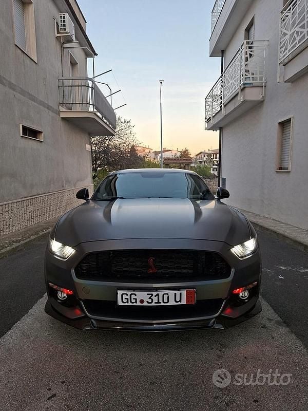 Usata Ford Mustang 426 CV (313 kW) 2016 Grigio Cabrio