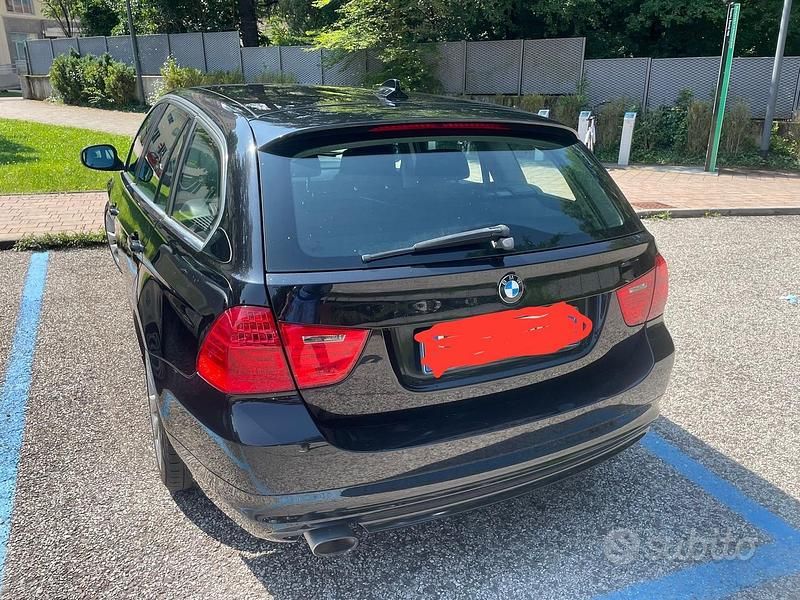 Usata BMW 320 150 CV (110 kW) 2011 Nero Station wagon