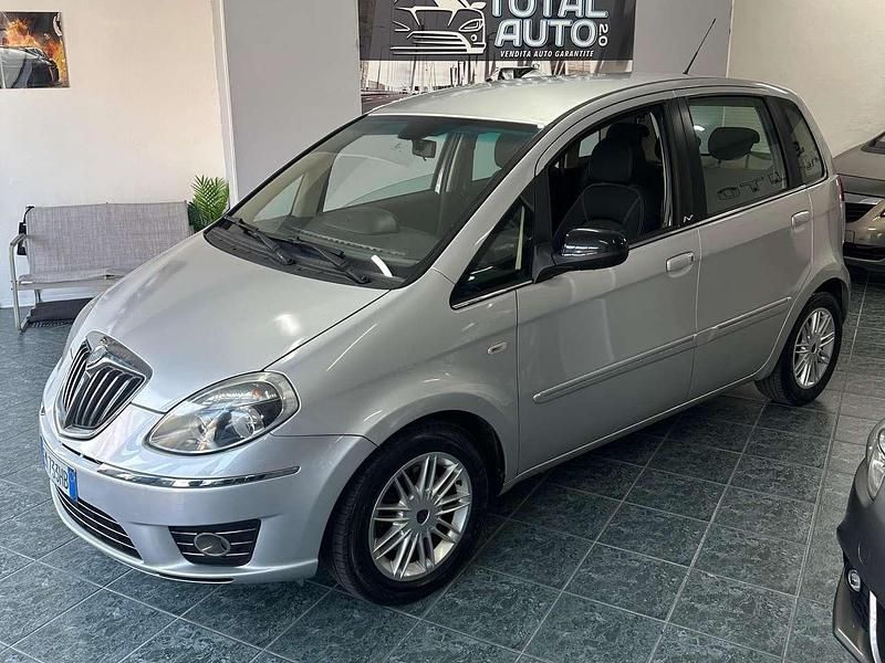 Usata Lancia Musa 92 CV (67 kW) 2012 Argento Monovolume