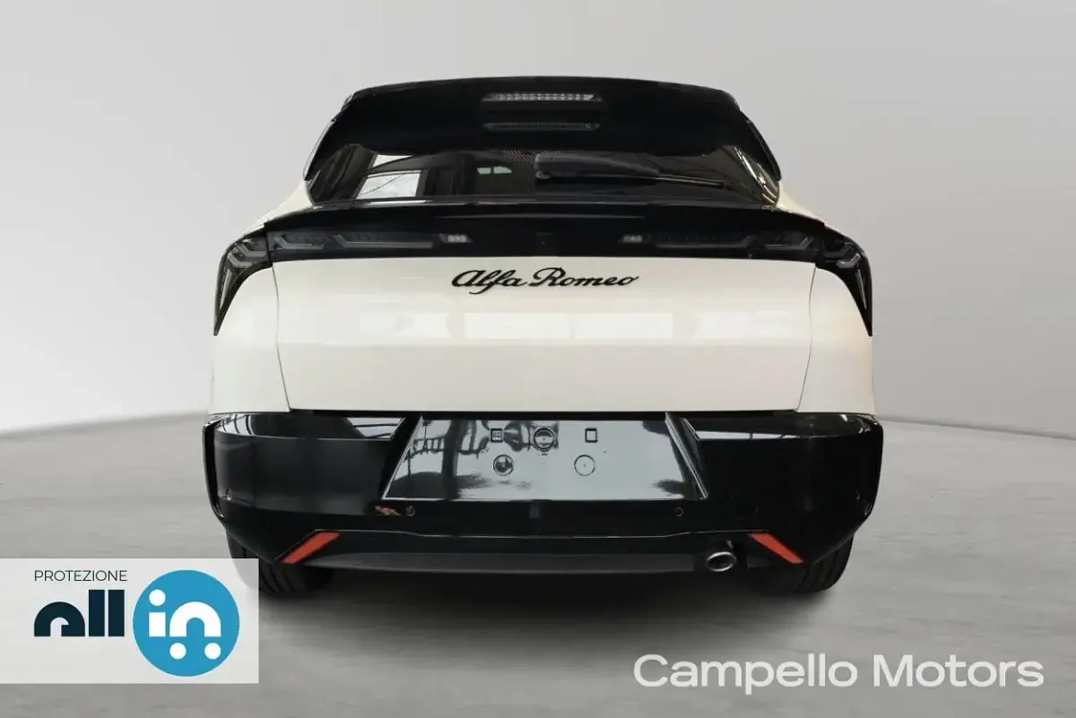 Nuova Alfa Romeo GT Junior 136 CV (100 kW) 2026 Bianco sempione con tetto nero SUV