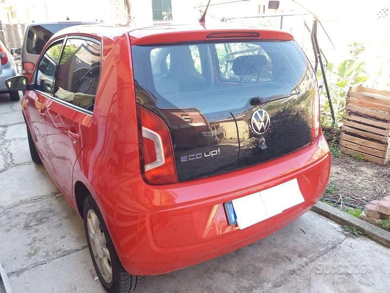Usata VW up! Move 68 CV (50 kW) 2016 Rosso Utilitaria