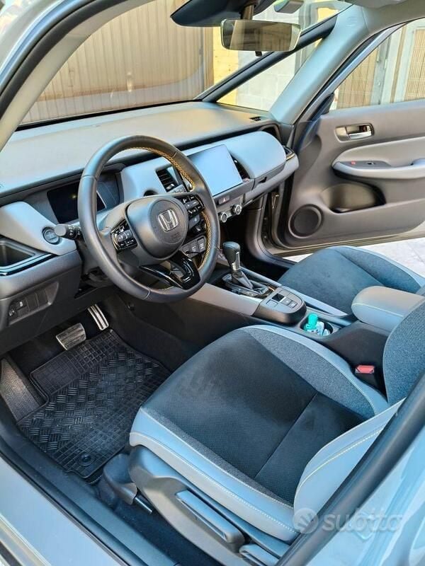 Usata Honda Jazz Sport 107 CV (78 kW) 2024 Grigio Utilitaria