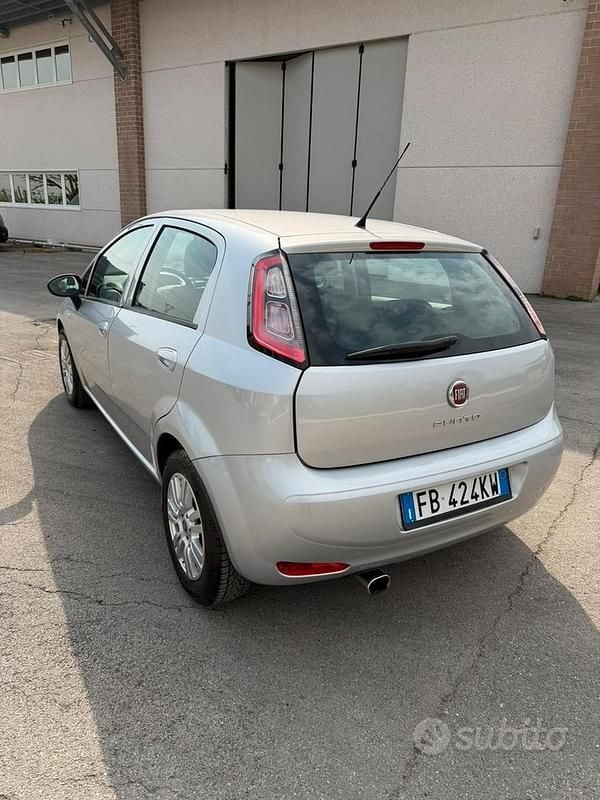 Usata Fiat Punto 85 CV (62 kW) 2015 Grigio Utilitaria