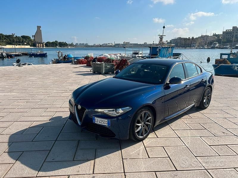 Usata Alfa Romeo Giulia 180 CV (132 kW) 2016 Blu Berlina