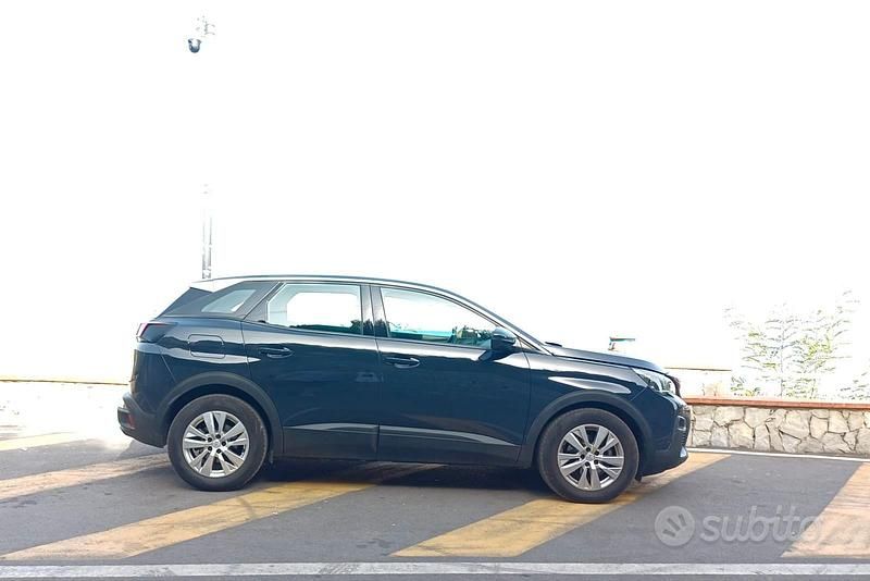 Usata Peugeot 3008 Business-Line 131 CV (96 kW) 2019 Blu SUV